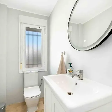 4 Bed Detached Close To Golf & With Shared Pool. *