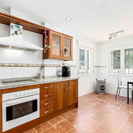 4 Bed Detached Close To Golf & With Shared Pool.