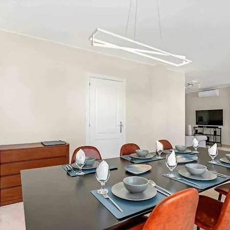 4 Bed Detached Close To Golf & With Shared Pool. Malaga
