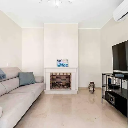 Villa 4 Bed Detached Close To Golf & With Shared Pool.