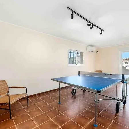 4 Bed Detached Close To Golf & With Shared Pool. Villa *