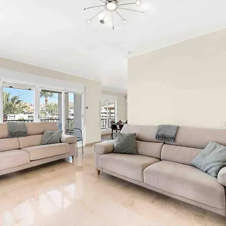 Villa 4 Bed Detached Close To Golf & With Shared Pool. Malaga