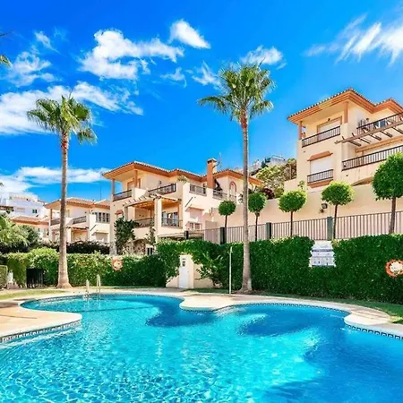 Villa 4 Bed Detached Close To Golf & With Shared Pool.